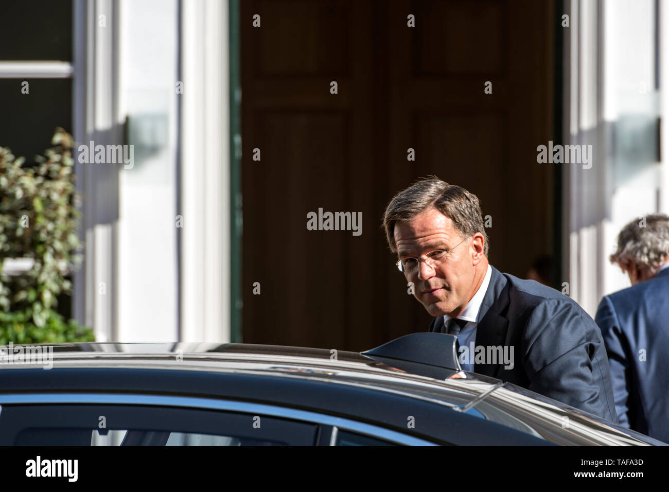 Le premier ministre Mark Rutte a reçu le président du Conseil fédéral Daniel Günther au Catshuis, la résidence du Premier Ministre pour une réunion bilatérale et un dîner de travail sur le climat et l'énergie. Depuis 2000 il est d'usage que le président du Conseil fédéral de changer chaque année pour visiter les Pays-Bas. ( De gauche à droite : Daniel Günther et Mark Rutte) Banque D'Images