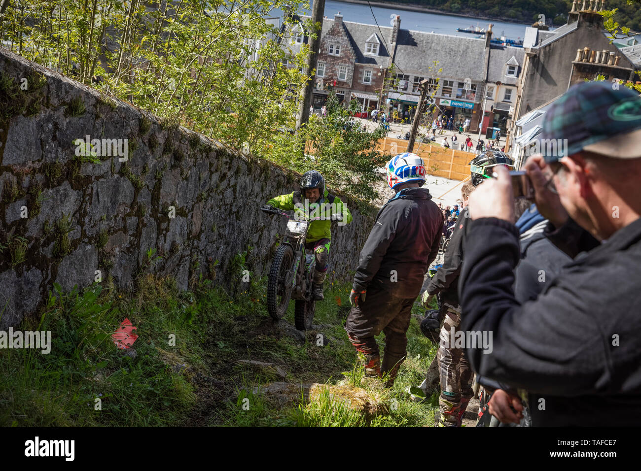 En montant la colline raide moto pendant six jours en essais écossais Fort William Banque D'Images