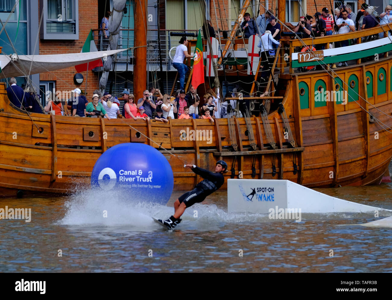 Gloucester, Gloucestershire, Royaume-Uni, 25 mai 2019. Le 10e festival des Grands Voiliers de Gloucester commence aujourd'hui. annoncée comme une journée remplie de plaisir pour toute la famille. Le Harbourside est pleine d'artistes, chanteurs de marin, historique de reconstitution historique et bien sûr, les pirates. Les vraies stars sont bien sûr les grands voiliers, ainsi appelé en raison de leur gréement traditionnel. Crédit : Mr Standfast/Alamy Live News Banque D'Images