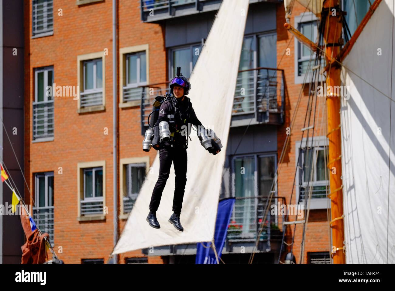 Gloucester, Gloucestershire, Royaume-Uni, 25 mai 2019. Le 10e festival des Grands Voiliers de Gloucester commence aujourd'hui. annoncée comme une journée remplie de plaisir pour toute la famille. Le Harbourside est pleine d'artistes, chanteurs de marin, historique de reconstitution historique et bien sûr, les pirates. Les vraies stars sont bien sûr les grands voiliers, ainsi appelé en raison de leur gréement traditionnel. Crédit : Mr Standfast/Alamy Live News Banque D'Images