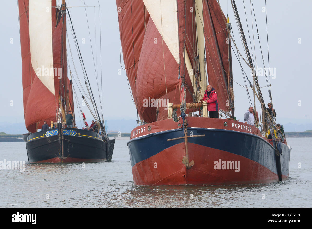 Rivière Medway, Kent, Royaume-Uni. 25 mai, 2019. Près d'une douzaine de barges à voile historique ont pris part à la 111e Match Barge à Medway. Jusqu'à ce qu'ils ont été remplacés par des méthodes d'expédition et de fret, voile péniches naviguaient dans leurs échanges sur l'eau du Royaume-Uni. Rob Powell/Alamy Live News Banque D'Images