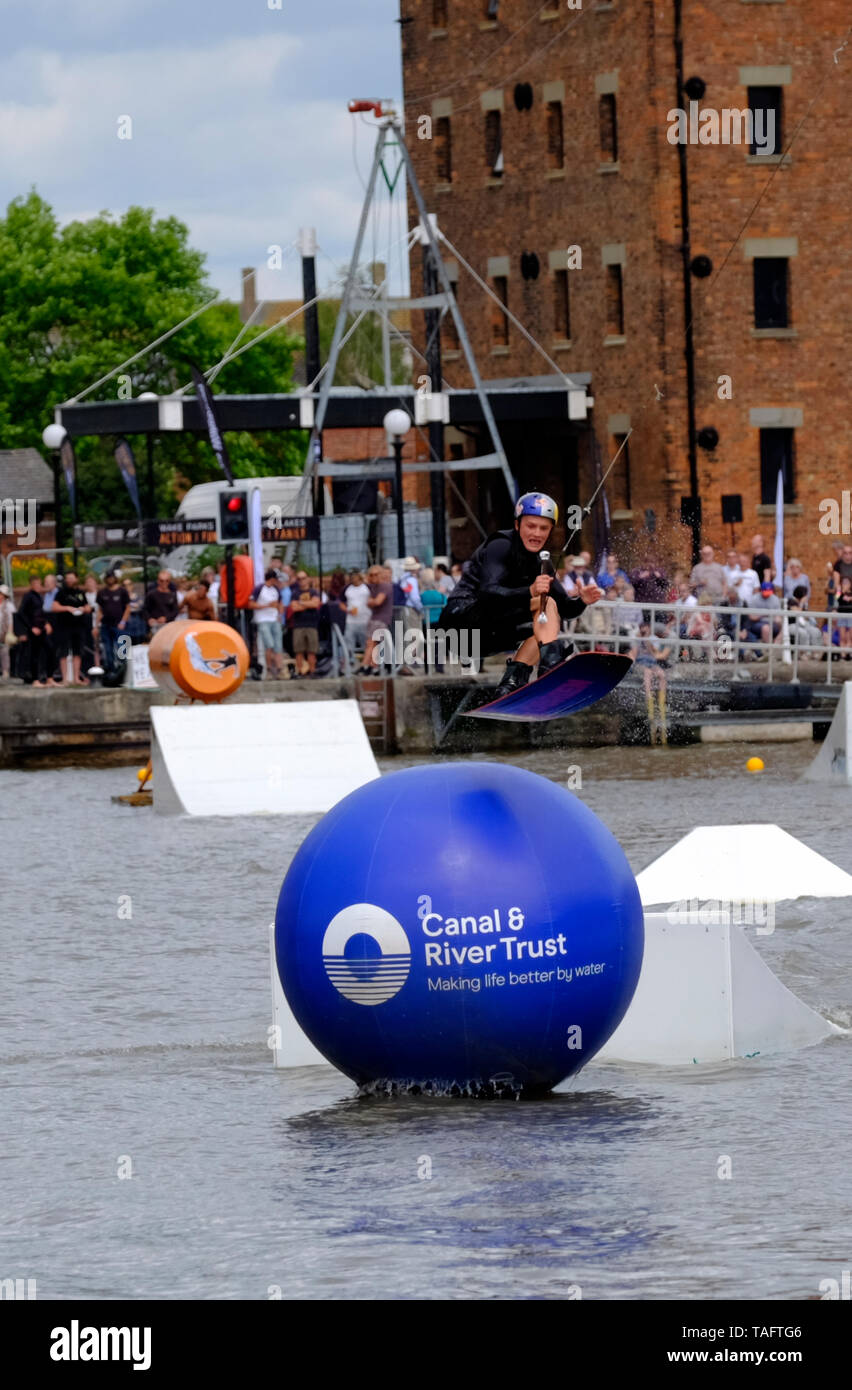 Gloucester, Gloucestershire, Royaume-Uni, 25 mai 2019. Le 10e festival des Grands Voiliers de Gloucester commence aujourd'hui. annoncée comme une journée remplie de plaisir pour toute la famille. Le Harbourside est pleine d'artistes, chanteurs de marin, historique de reconstitution historique et bien sûr, les pirates. Les vraies stars sont bien sûr les grands voiliers, ainsi appelé en raison de leur gréement traditionnel. Crédit : Mr Standfast/Alamy Live News Banque D'Images