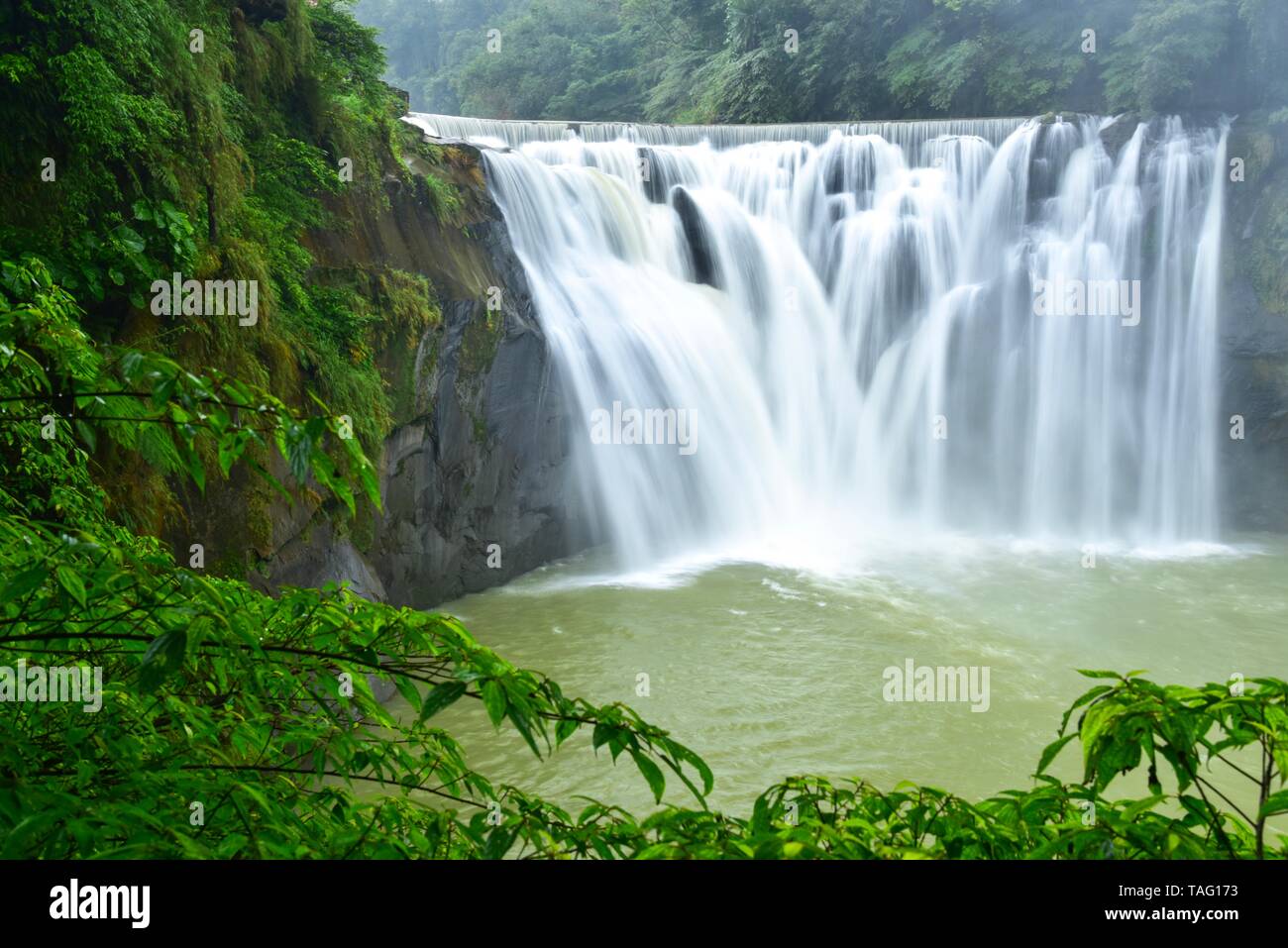 Shifen Cascade, le petit Niagara de Taiwan, dans le district de Pingxi Banque D'Images