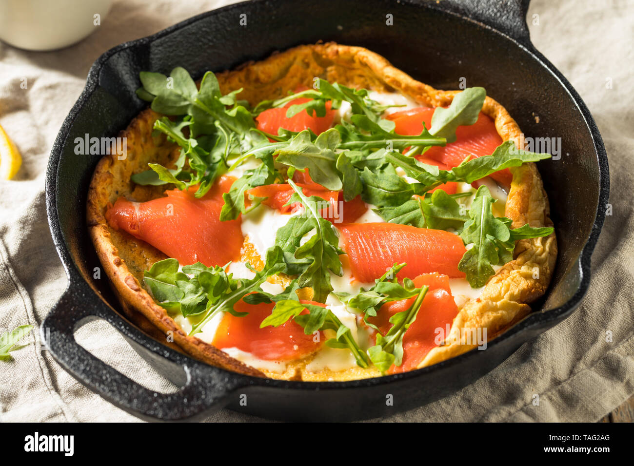 Des Crepes Salees Bebe Neerlandais Avec Le Saumon Et La Roquette