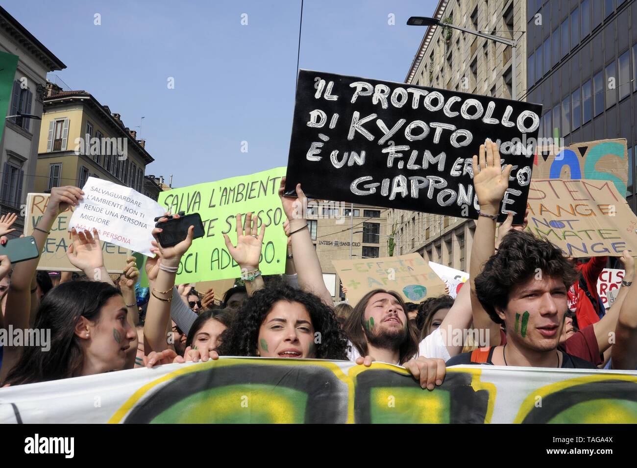 Milan (Italie), 24 mai 2019, 'Global Strike pour Avenir" les jeunes et manifestation des étudiants pour protester contre le changement climatique et le réchauffement de la Banque D'Images