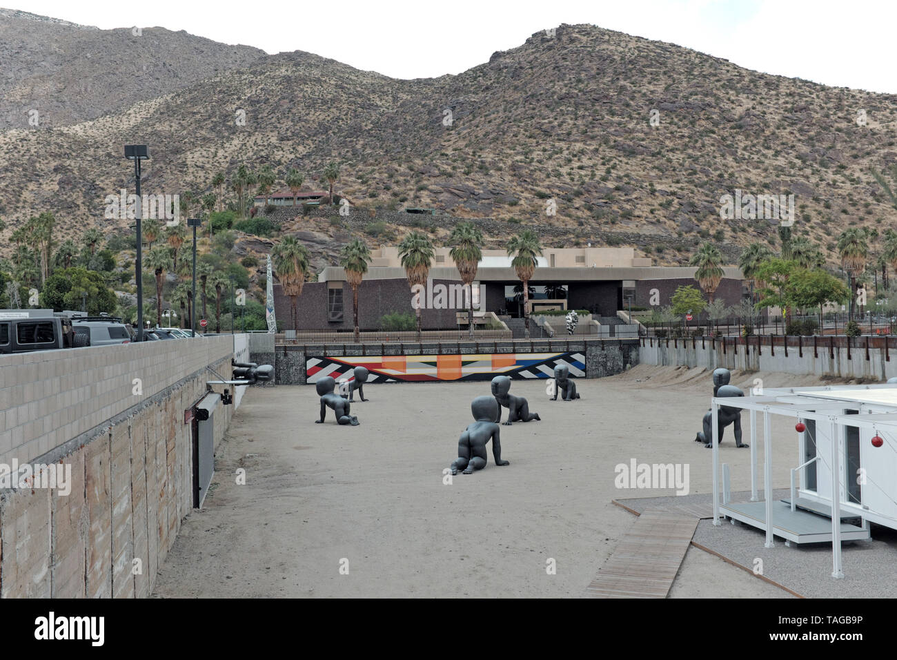 Bébés en mouvement art installation au centre-ville de Palms Springs, en Californie, par David Cerny représente la déshumanisation de la société. Banque D'Images