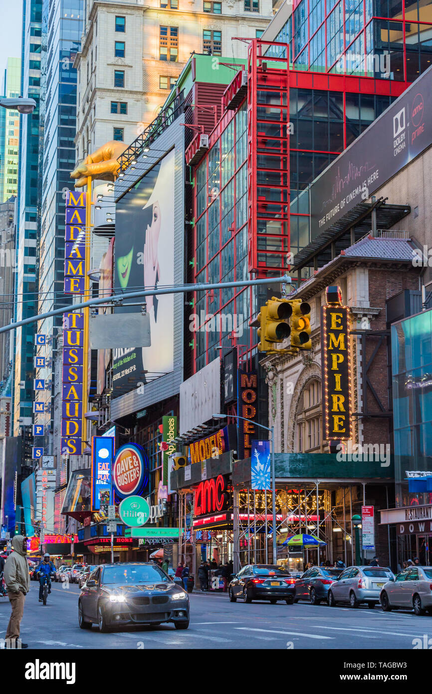 NEW YORK CITY - Mars 26, 2018 : Broadway Theatre District l'un des principaux sites touristiques de Manhattan Banque D'Images
