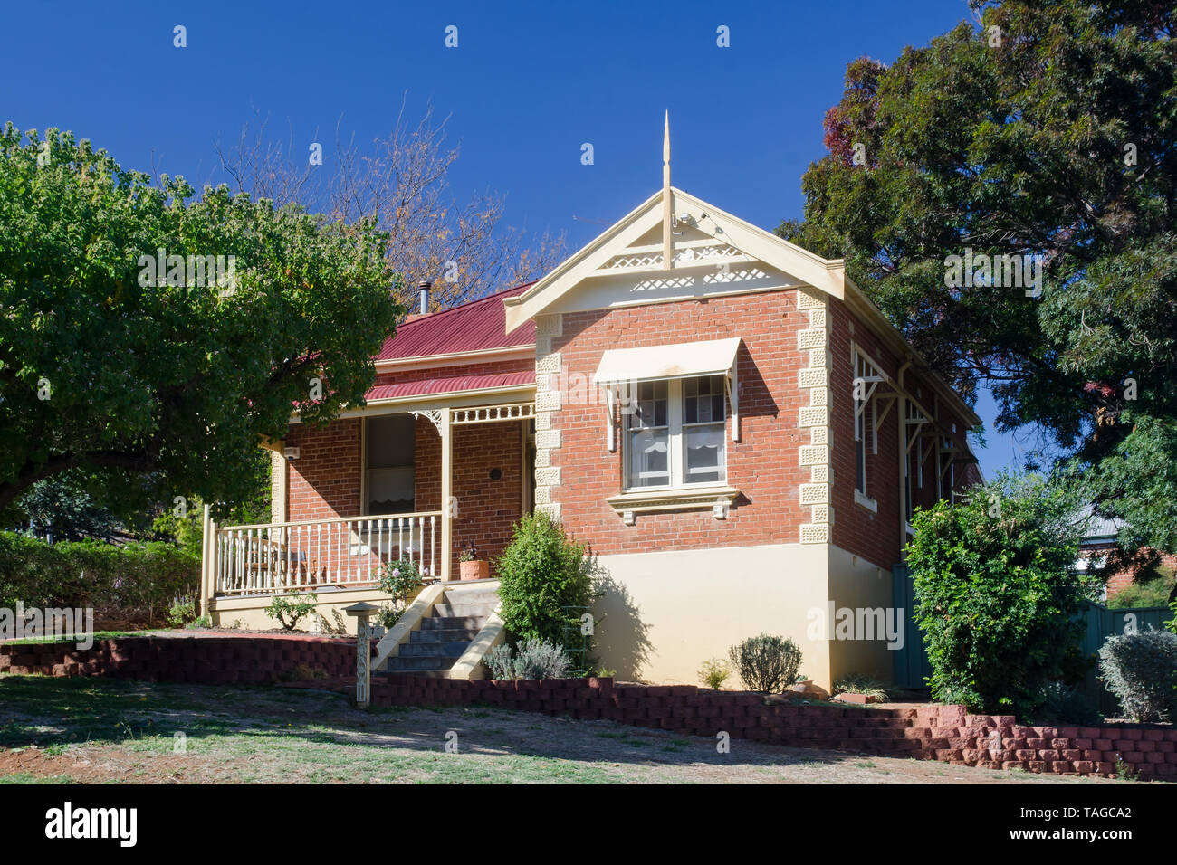 Un petit bungalow de style Fédération Australienne. Banque D'Images
