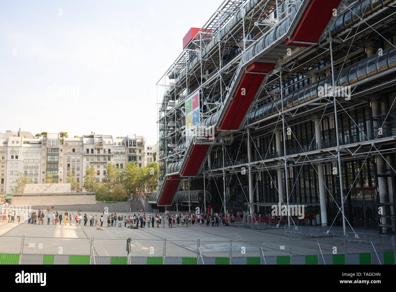 14 juillet 2018, Paris France : personnes en attente le matin pour l'ouverture du Centre Georges Pompidou musée d'art moderne à Paris France Banque D'Images