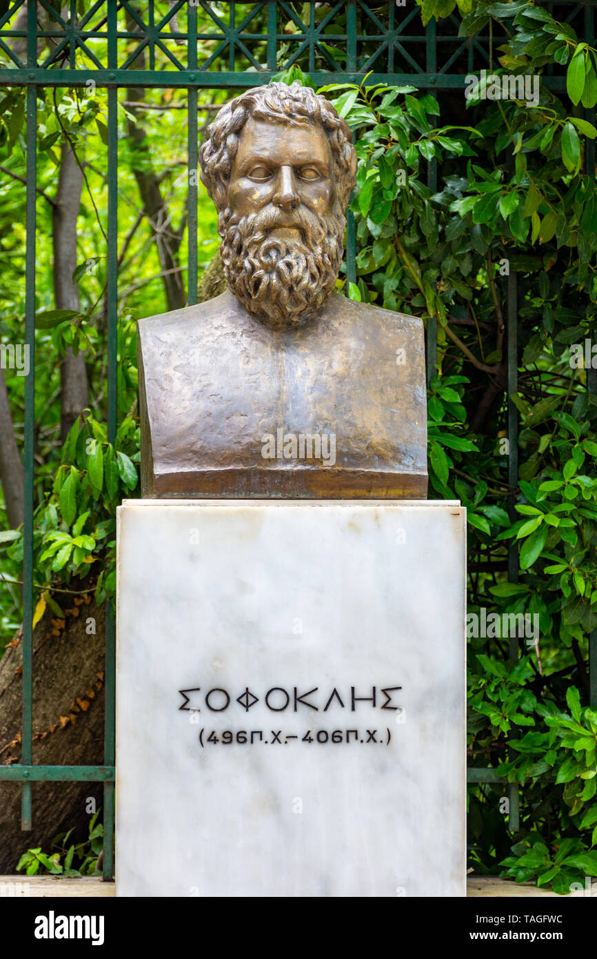 La statue en bronze de la poète tragique grec Sophocle situé près de la place Syntagma à Athènes, Grèce Banque D'Images