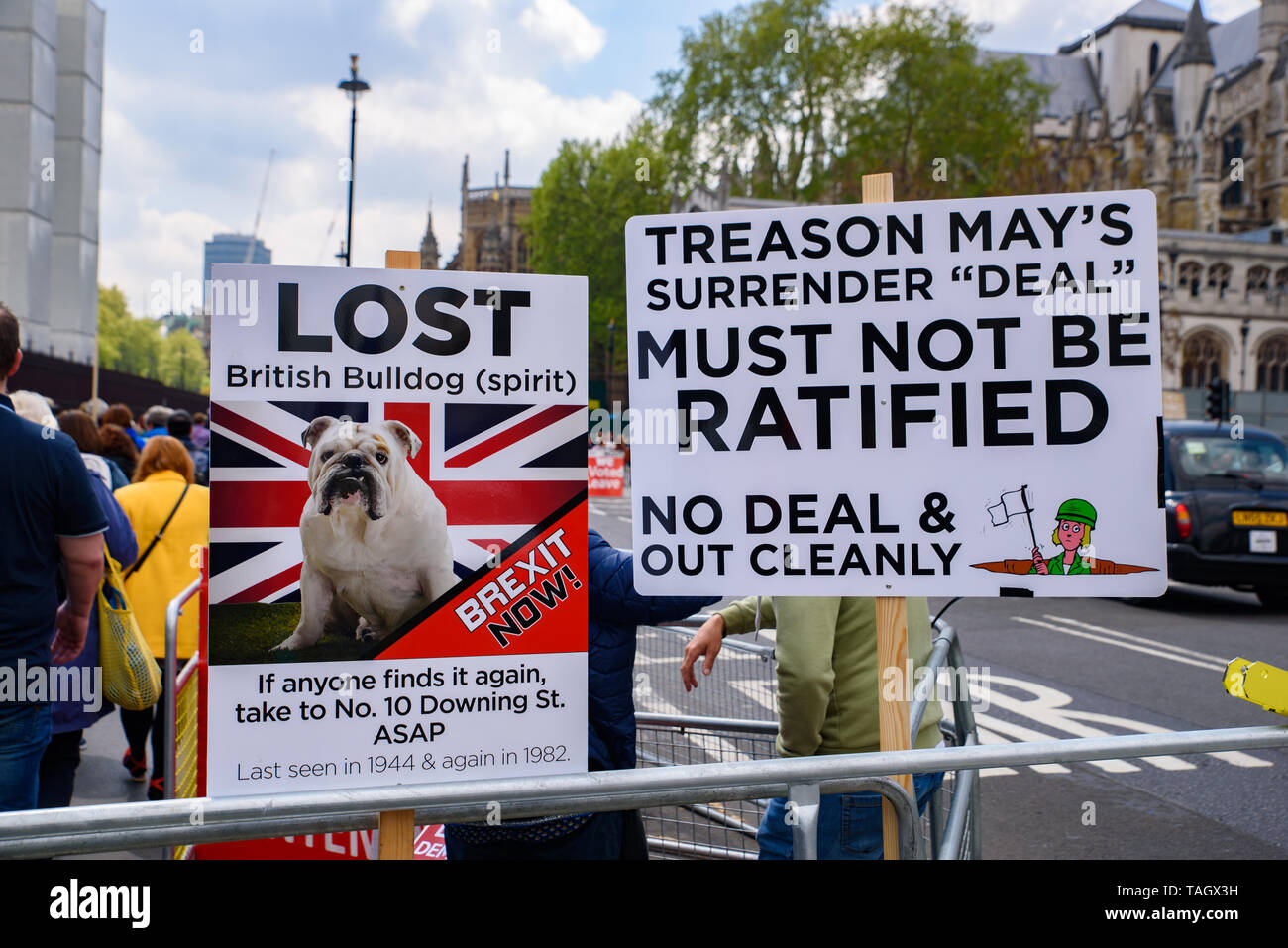 Les panneaux et bannières à Londres pour protester contre le gâchis de l'Brexit deal entre le gouvernement britannique et l'Union européenne Banque D'Images
