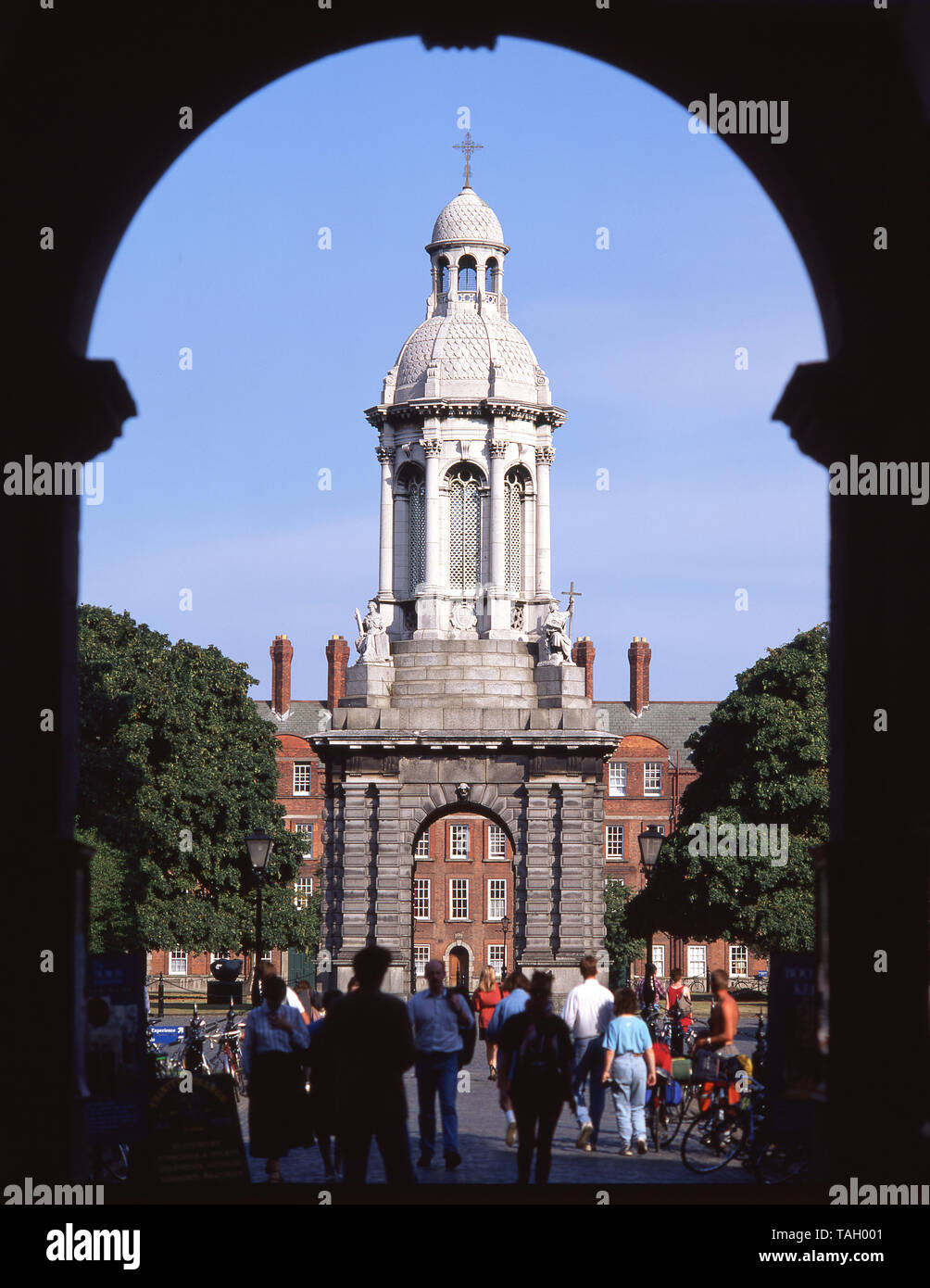 Le Campanile et la place du Parlement, Trinity College Dublin, College Green, Dublin, Leinster Province, République d'Irlande Banque D'Images