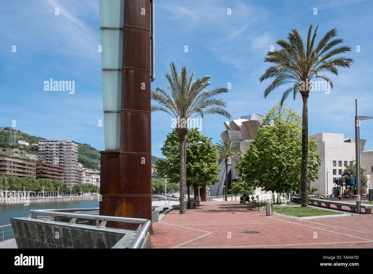 Une section de la marche de la mémoire (Paseo de la Memoria) promenade, près de Musée Guggenheim de Bilbao, Pays Basque, Espagne Banque D'Images