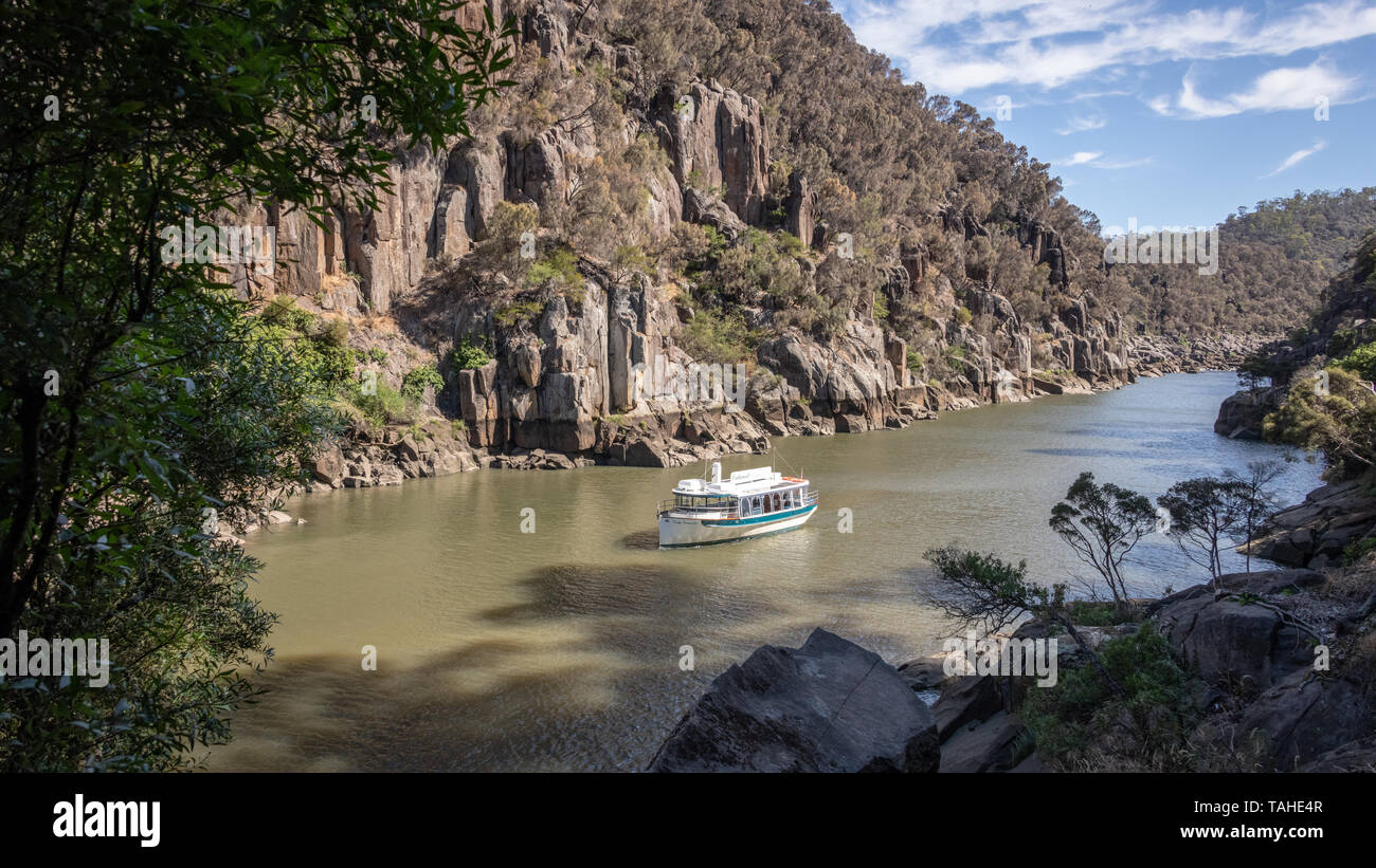 Bateau de plaisance dans la gorge de Cataract, Launceston, Tasmanie Banque D'Images