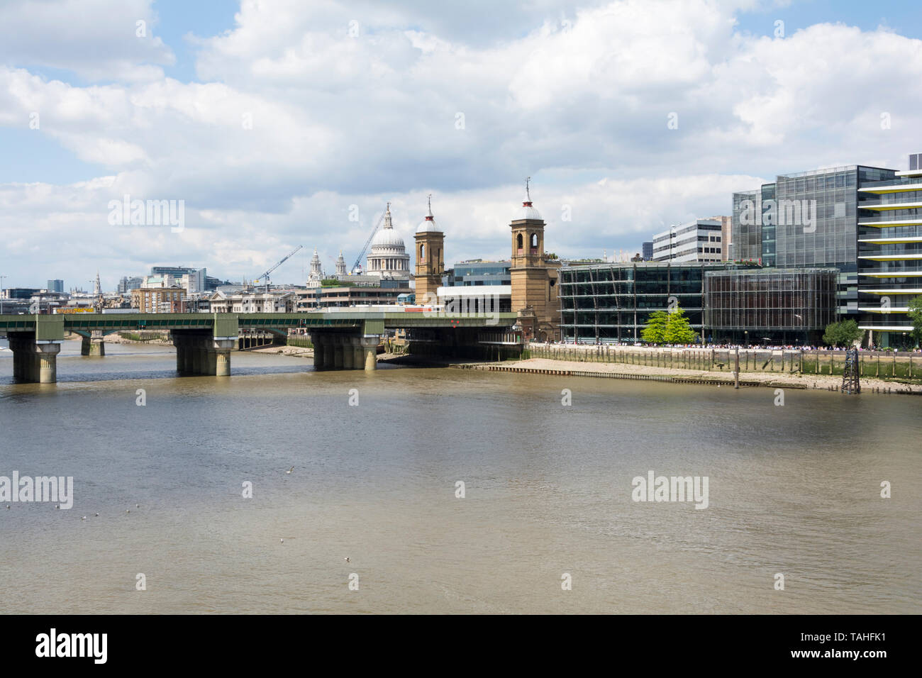 Cannon Street Station et St Paul's Cathedral, Londres, EC4, Royaume-Uni Banque D'Images
