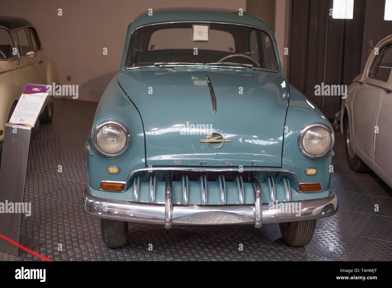 Opel Rekord Oldtimer voiture dans le Musée de l'automotion de histrory, Salamanque, Castille Leon, Espagne, Europe Banque D'Images