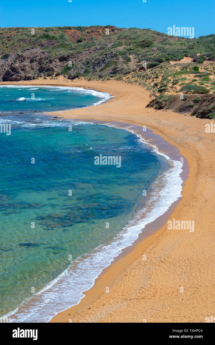 Vue de la plage de Cala Cavalleria à Minorque, Îles Baléares, Espagne Banque D'Images