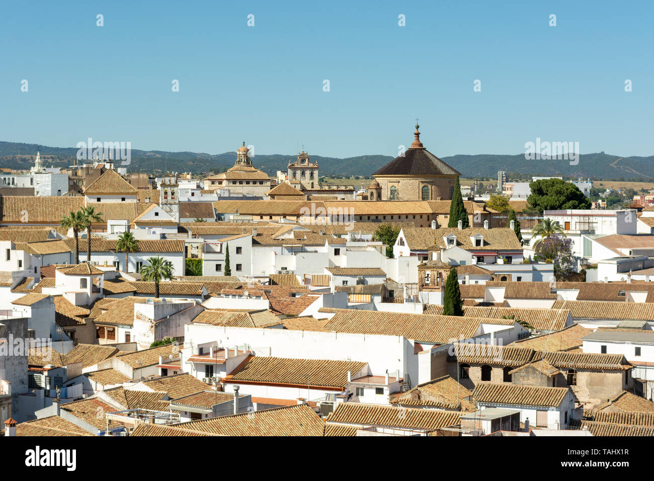 Vue sur les toits de la ville depuis le haut de la tour de la cloche à l'Mosque-Cathedral maures de Cordoue, Cordoue, Andalousie, Espagne Banque D'Images