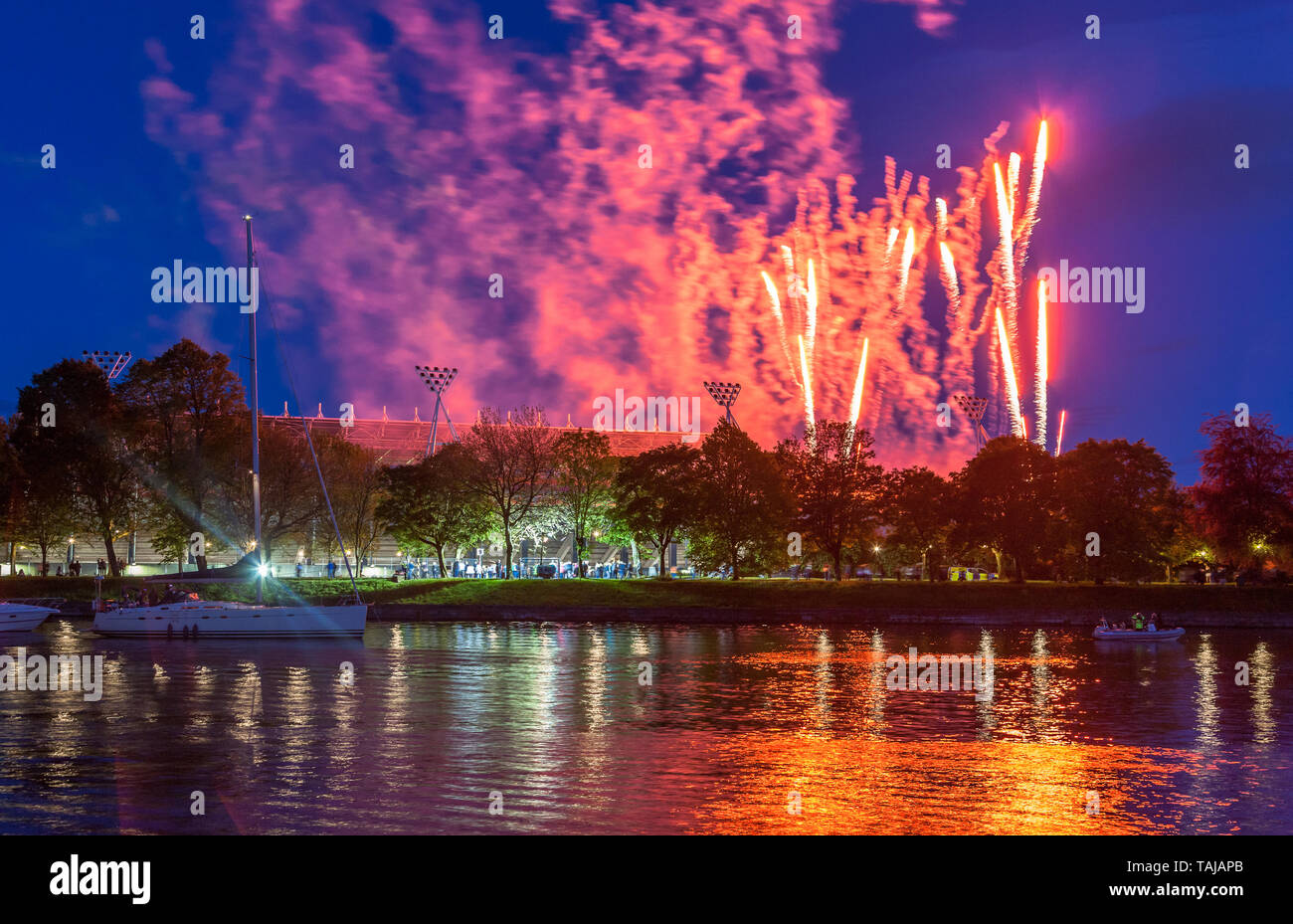 La ville de Cork, Cork, Irlande. 25 mai, 2019. Une partie de l'artifice à la fin du chanteur Rod Stewart's concert au Pairc Ui Chaoimh à Cork, Irlande. Crédit : David Creedon/Alamy Live News Banque D'Images