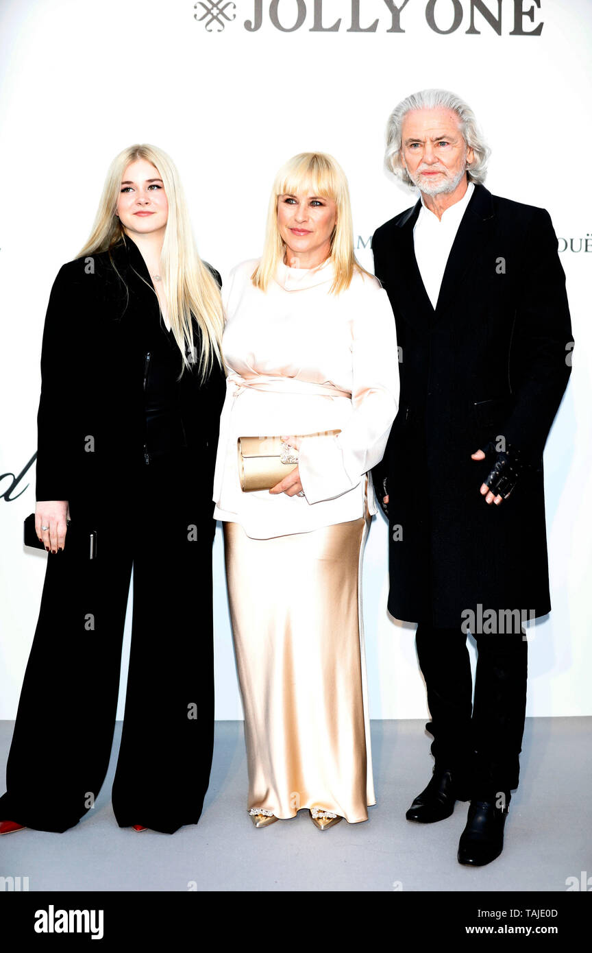 Harlow, Jane-Arquette Bühlbecker Patricia Arquette et Hermann participant à la 26e l'amfAR's Cinema Against Aids lors du Gala de la 72e édition du Festival de Cannes à l'Hôtel du Cap-Eden-Roc le 23 mai 2019 à Antibes Banque D'Images