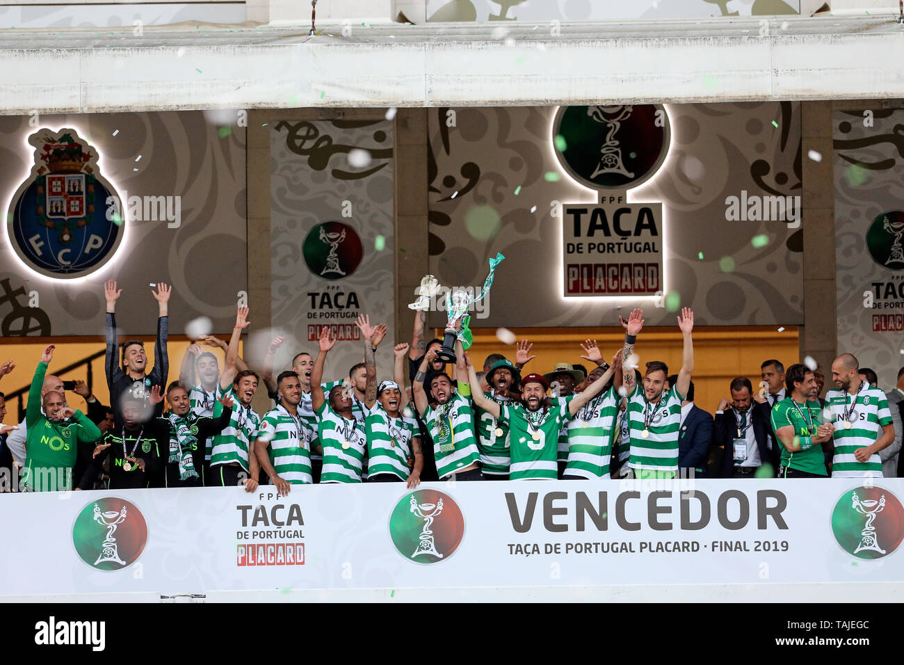 Sporting CP élever la coupe lors de la Coupe du Portugal Placard 2018/2019 - finale, match de foot entre Sporting CP vs FC Porto. (Score final : Sporting CP 2(5) - 2(4) le FC Porto Banque D'Images