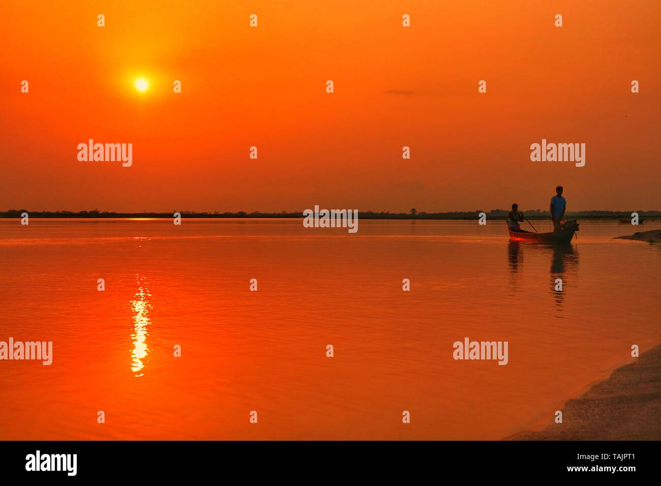 La beauté d'une incroyable vue sur le coucher du soleil dans l'île de majuli . Banque D'Images