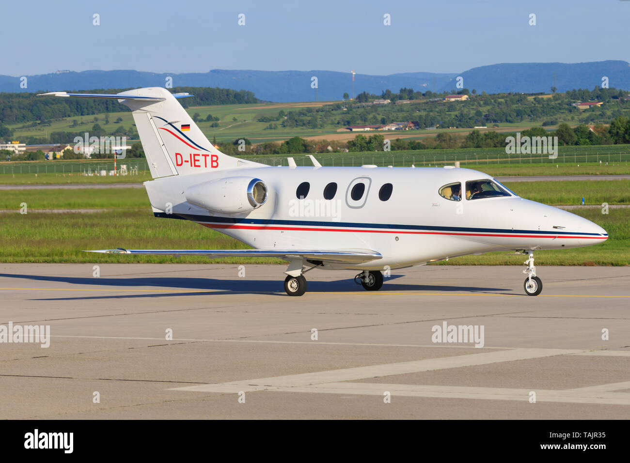 Stuttgart/Allemagne, 22 août 2019 : jet d'affaires de Raytheon Premier 1 390 à l'aéroport de Stuttgart. Banque D'Images