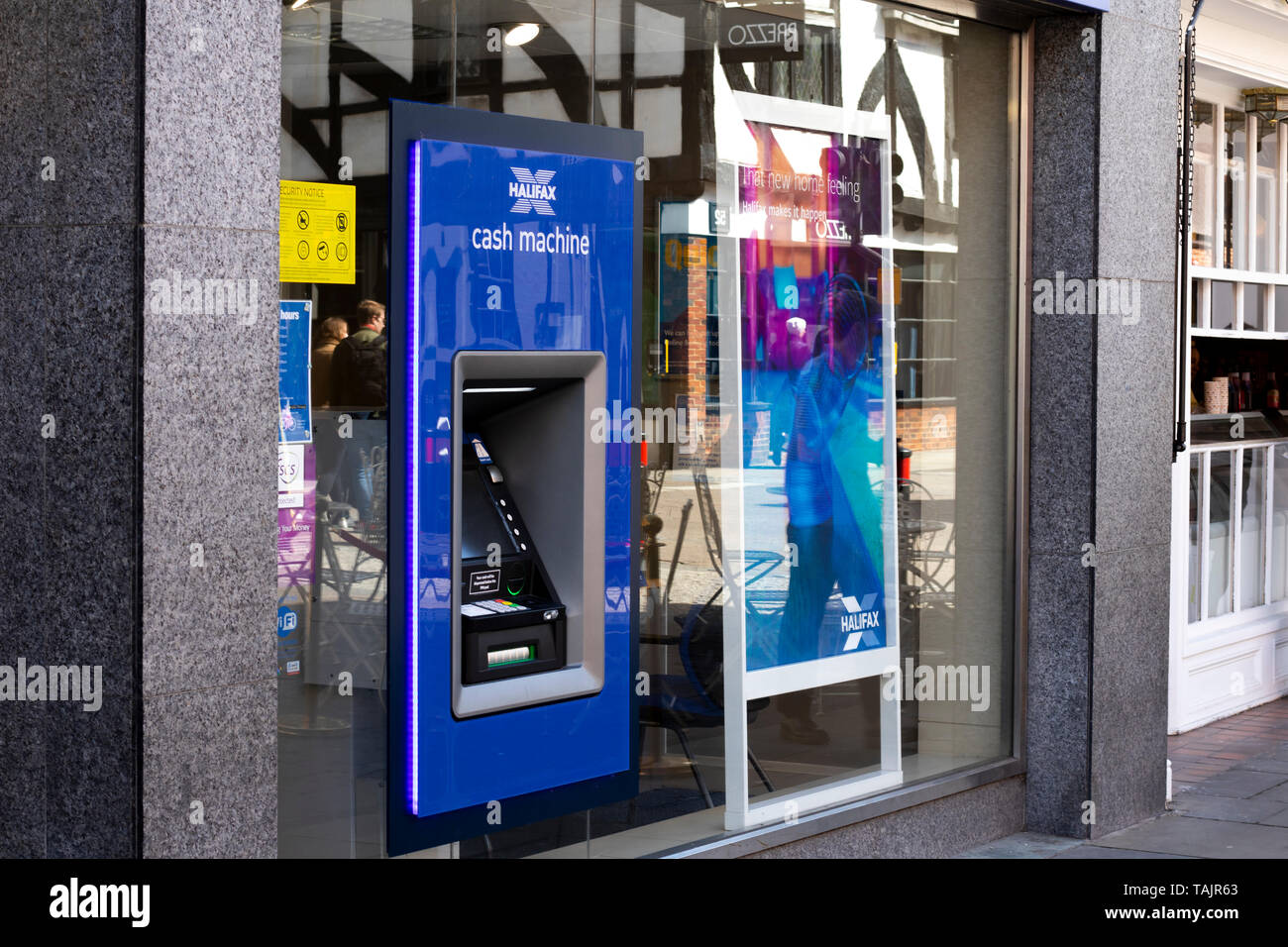 Point trésorerie d'Halifax, la machine fonctionne comme une banque britannique division commerciale de Bank of Scotland, officiellement la Halifax Building Society fondée en 192 Banque D'Images