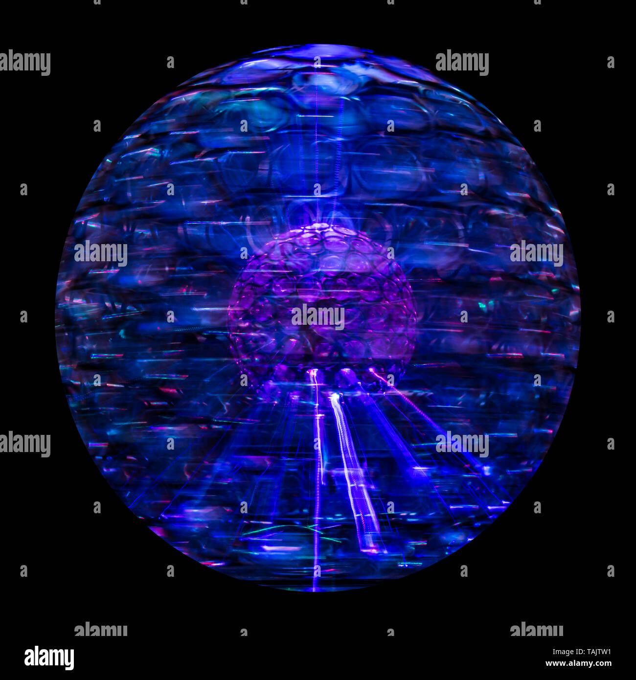 Image abstraite de transition atomique avec des électrons donnant de la lumière tout en relevant les niveaux d'énergie inférieure trop Banque D'Images