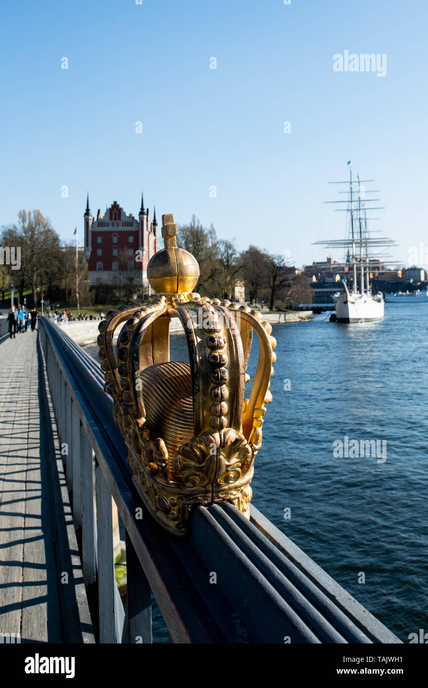 La couronne sur Skeppsholmbron, Stockholm. Banque D'Images