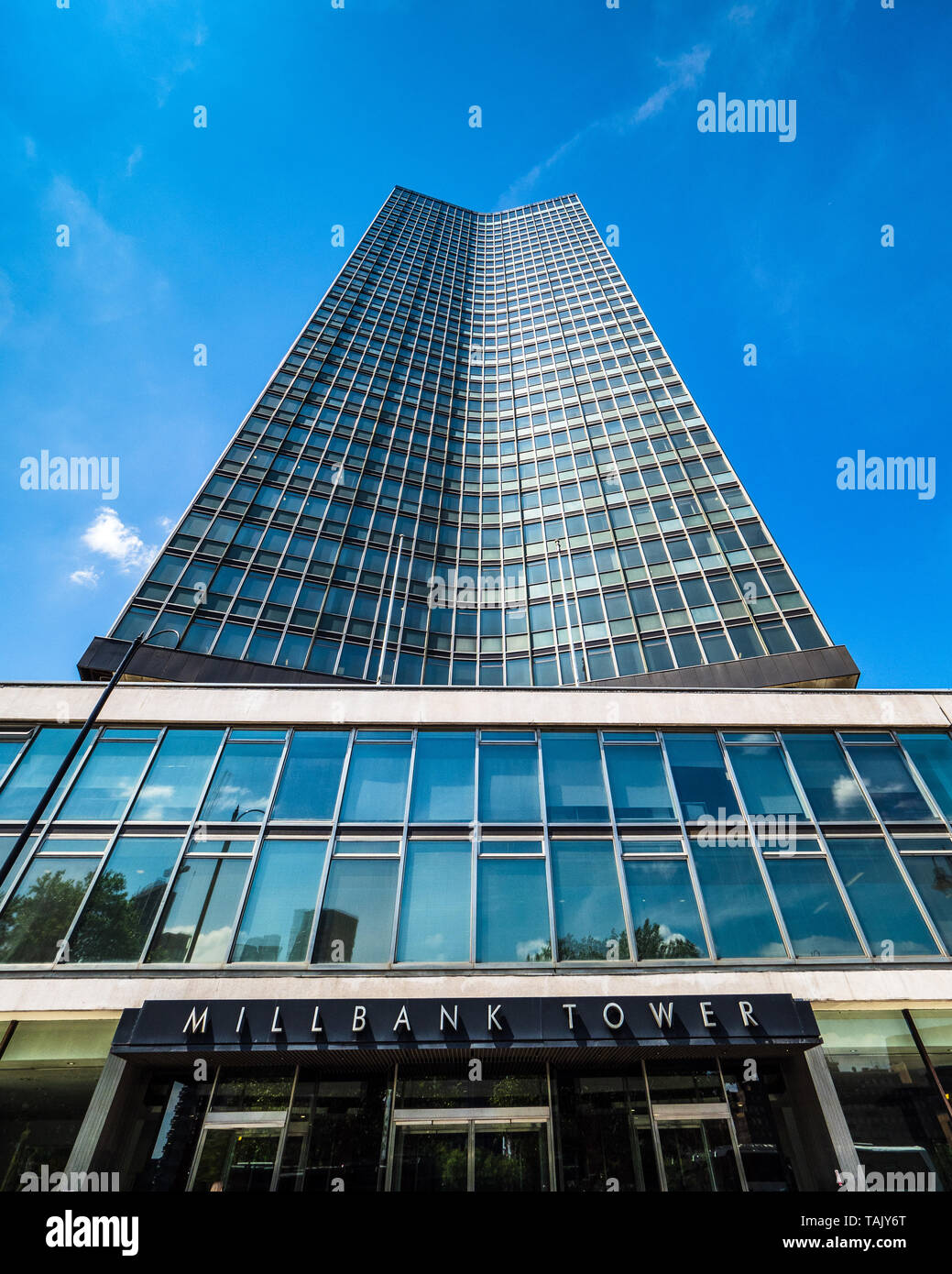 Millbank Tower Londres - un 118-gratte-ciel en face de la Tamise dans le centre de Londres, achevée en 1963 - Architectes Ronald Ward & Partners Banque D'Images