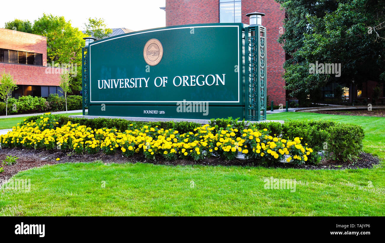 L'Université de l'Oregon. Fondée en 1876, l'Université de l'Oregon est un phare situé à l'université de recherche publique à Eugene, Oregon, USA. Banque D'Images