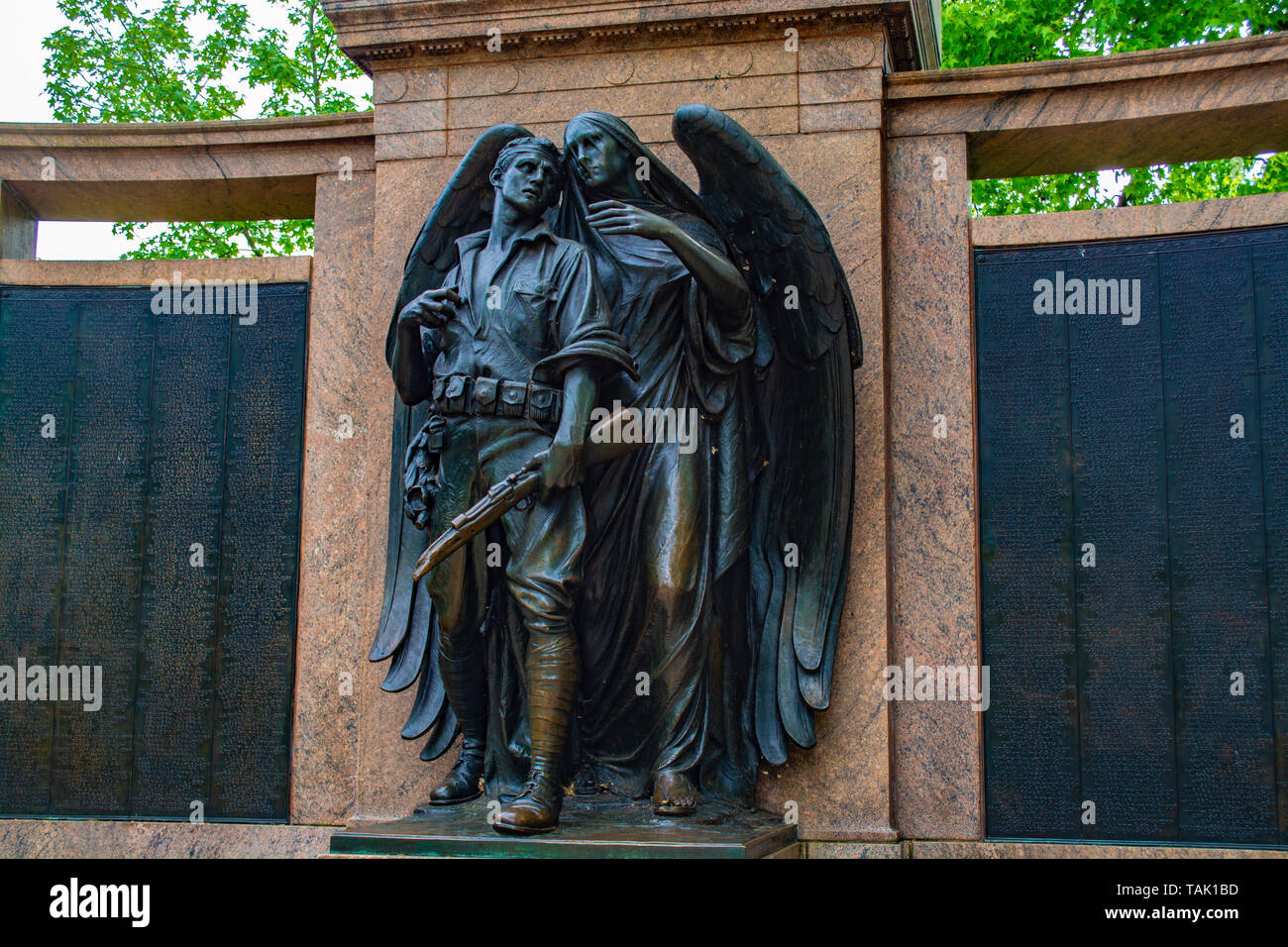 'Première Guerre mondiale' Memorial par le sculpteur Henry Augustus Lukeman et l'architecte Arthur D. bronze et granit sculpté Pickering Exedra. Prospect Park, NY Banque D'Images