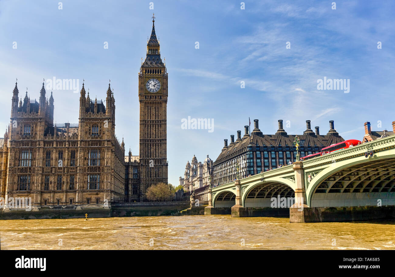 Big Ben et les chambres du Parlement, Londres. Banque D'Images