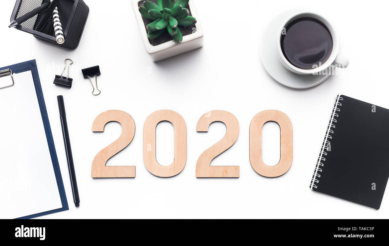 Lieu de travail bureau blanc en bois avec 2020 nouveau concept de l'année Banque D'Images