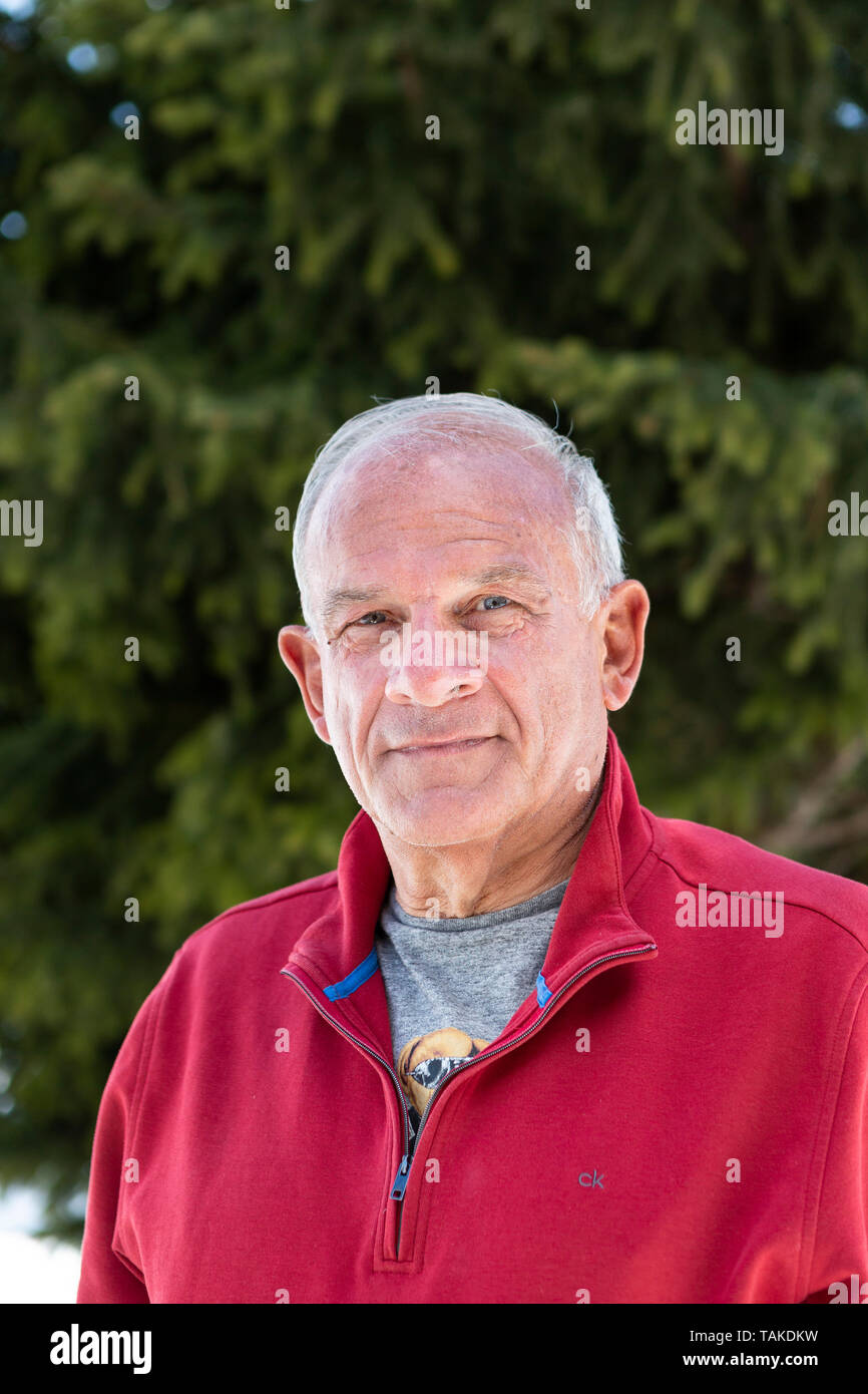 Portrait von Peter Hahne, deutscher, Fernsehmoderator waehrend der auf dem Skiurlaub Bettmeralp, Wallis, Schweiz, am Samstag 20. Avril 2019. (Photo : Dominic Steinmann) Banque D'Images