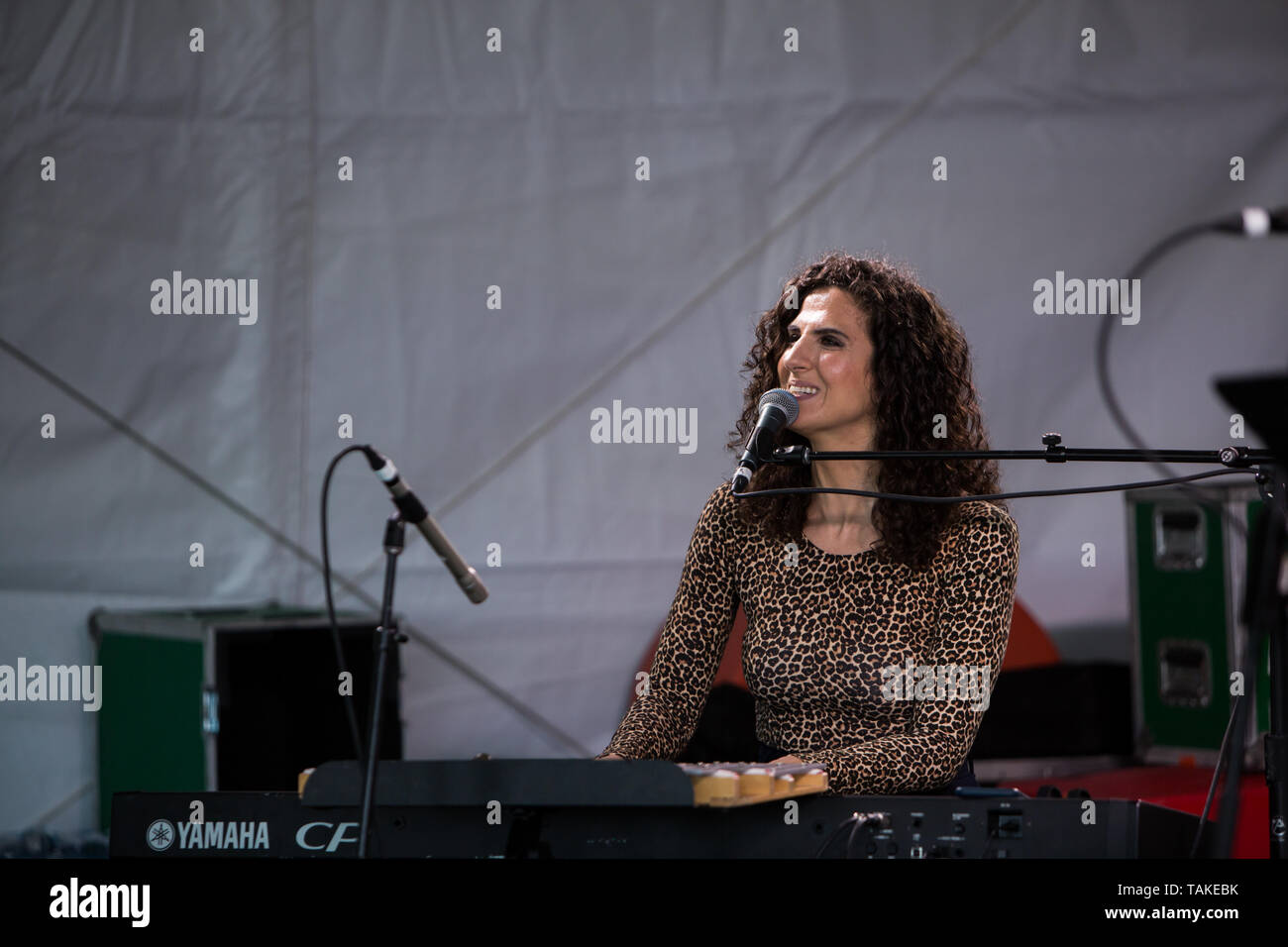 Chanteuse et pianiste de jazz en prestation au Festival de musique de Radio-Canada à Toronto, Canada Banque D'Images