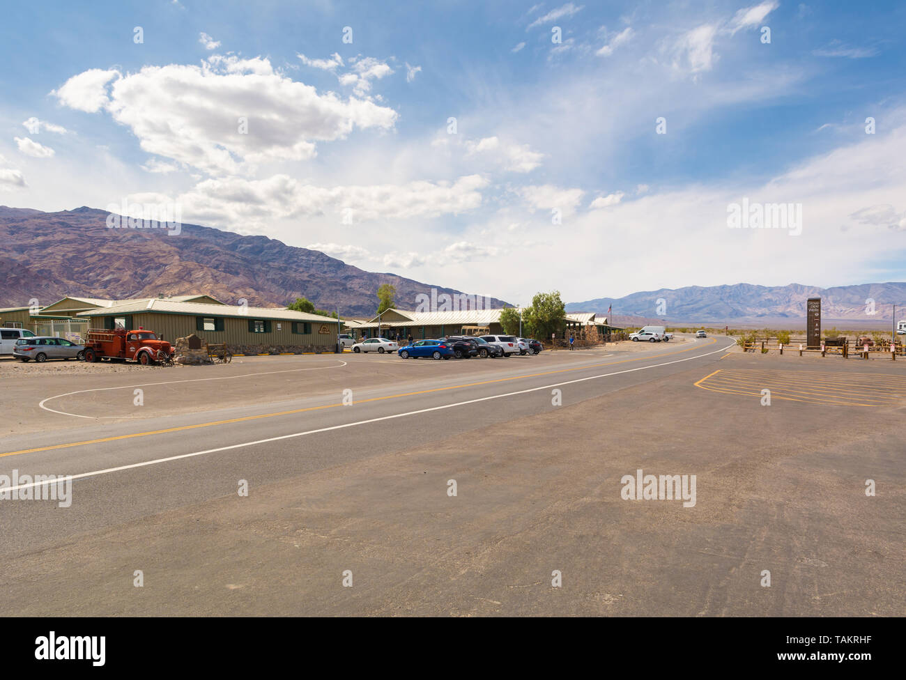 Californie, USA - 4 Avril 2019 : Street view à Stovepipe Wells. Death Valley National Park. Banque D'Images
