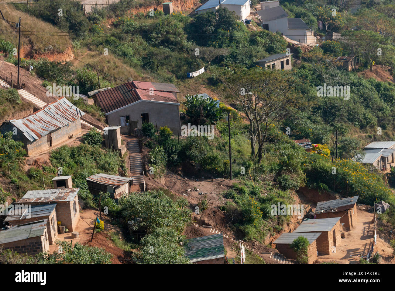 Un grand informamal où les maisons sont en couches de la montagne Banque D'Images