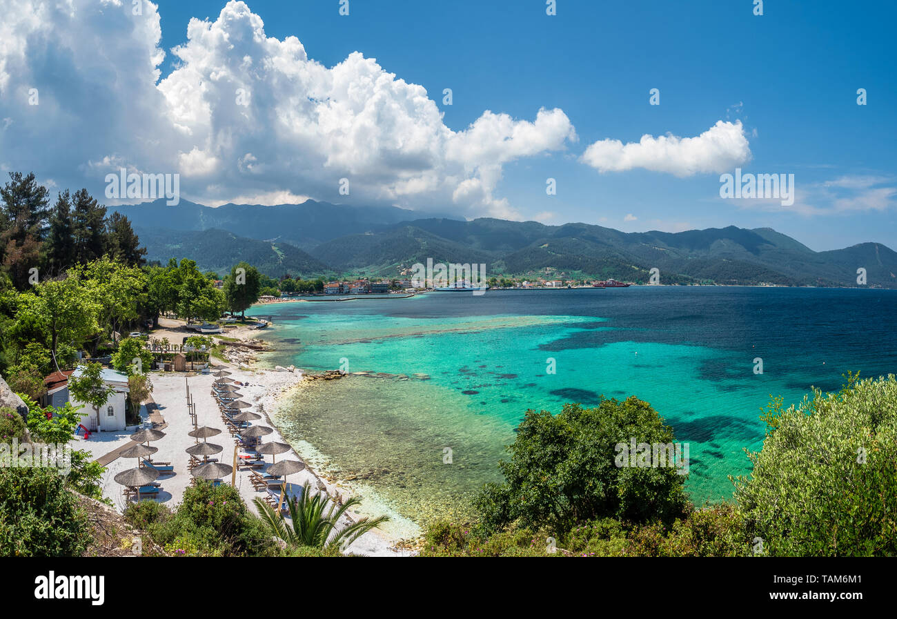 Vue panoramique sur Thasou Limenas, la capitale et port principal de l'île de Thassos, Grèce Banque D'Images