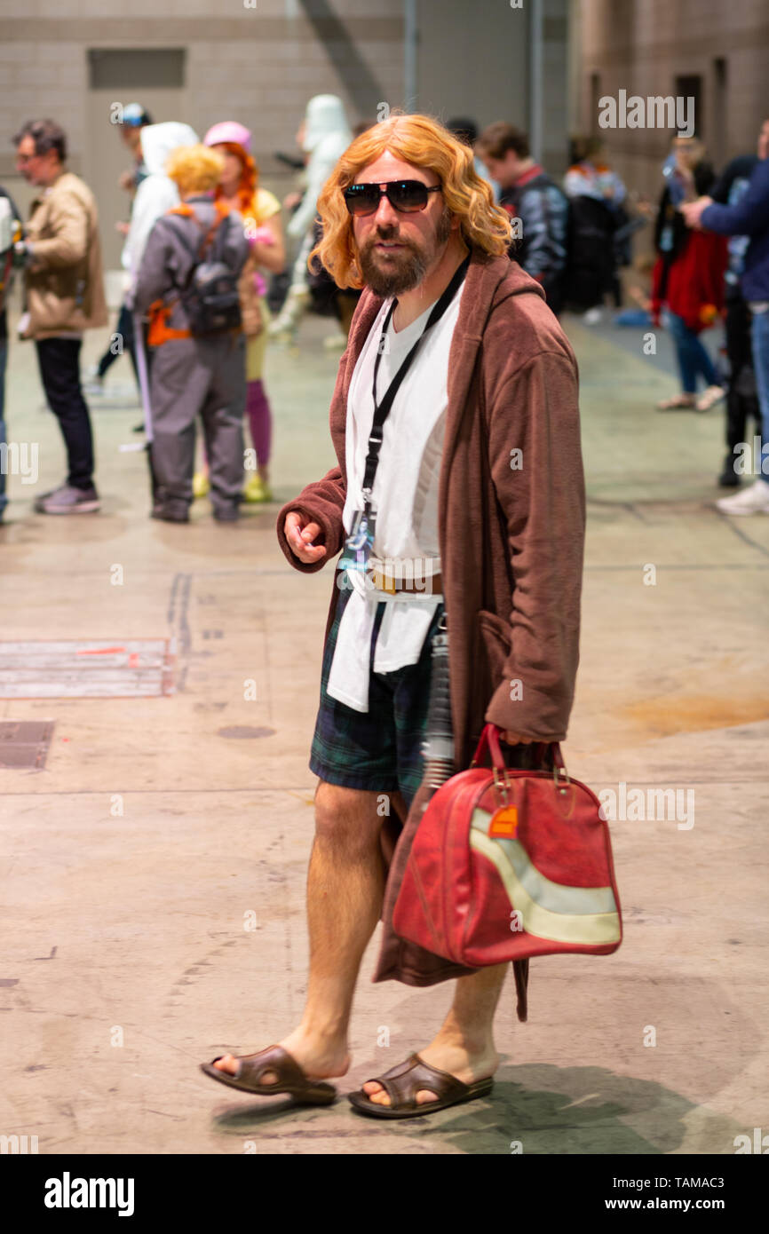 Homme habillé comme le Dude de The Big Lebowski film à Star Wars Celebration 2019 - Chicago, IL Banque D'Images