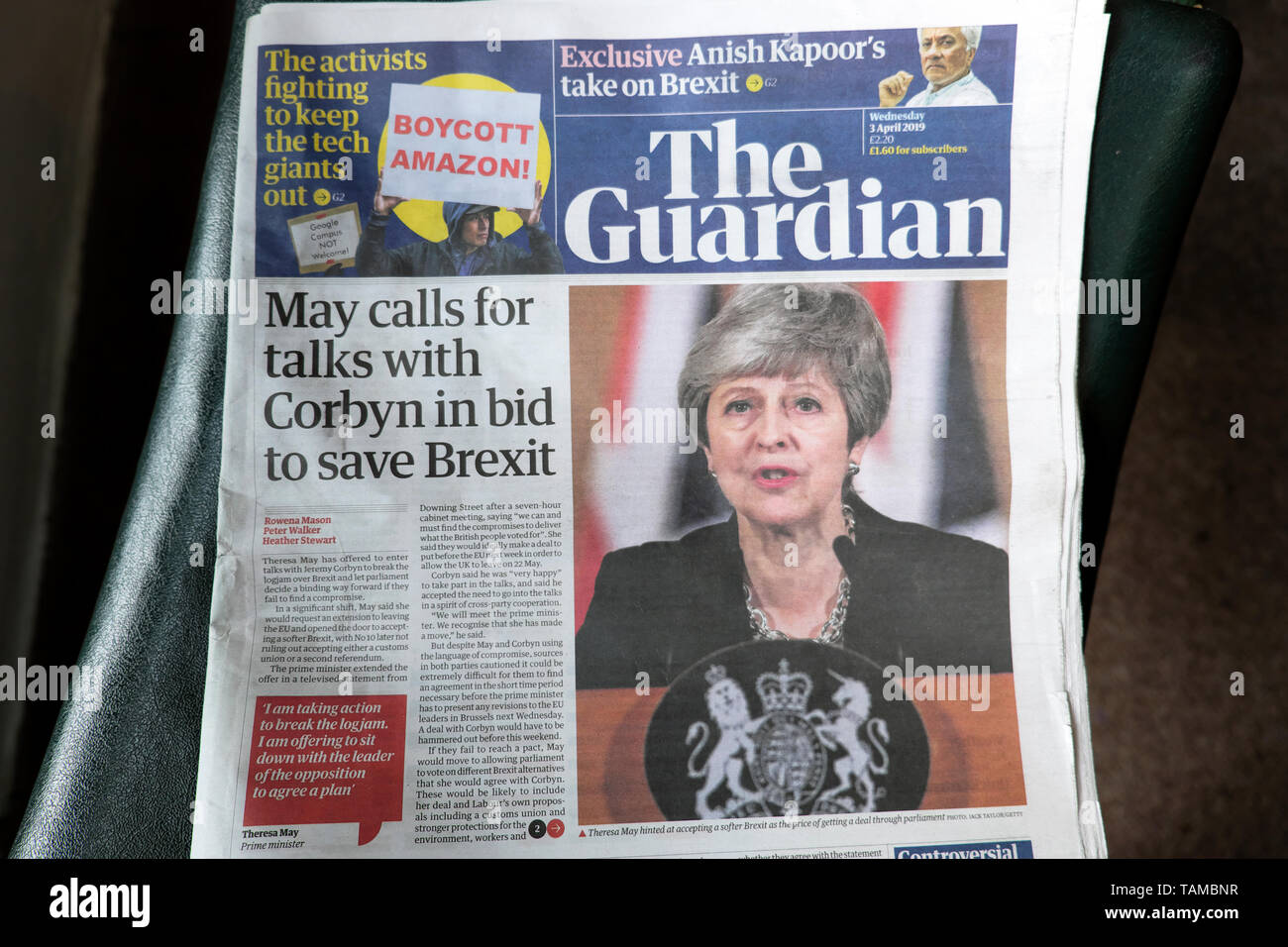 Theresa "peut appelle à des pourparlers avec Corbyn en vue d'économiser de l'Brexit' front page Guardian titre London Grande-Bretagne UK Banque D'Images