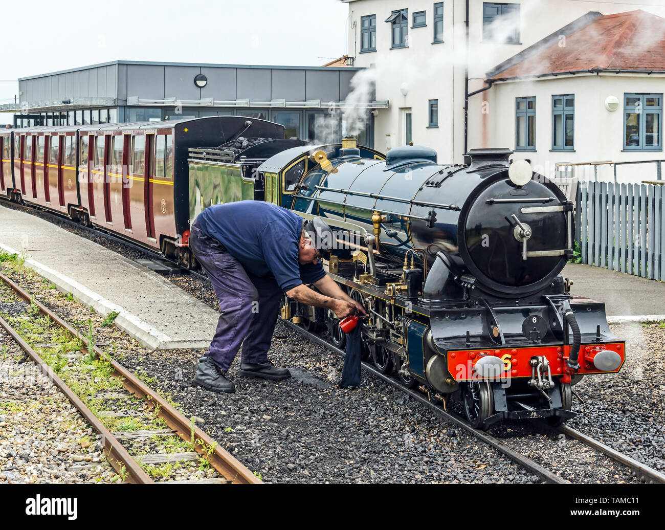 Moteur à vapeur de lumière extérieur samson Fin de la ligne restaurant de Romney, Hythe et Dymchurch Railway Station dormeur dormeur en Angleterre Kent UK Banque D'Images