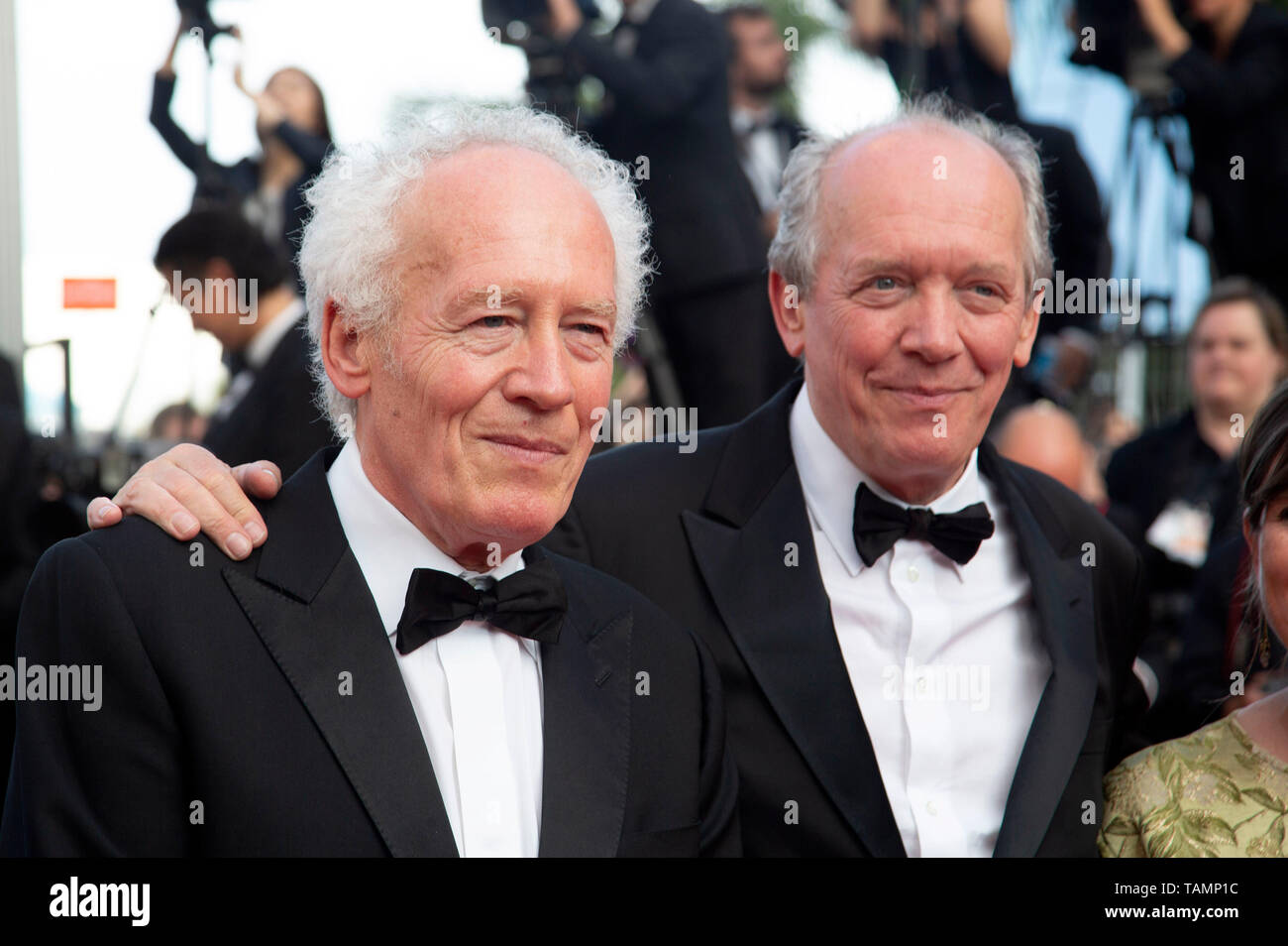 Jean-Pierre Dardenne et Luc Dardenne participant à la soirée de clôture avec la première de 'The Specials / Hors normes' premiere pendant le 72e Festival du Film de Cannes au Palais des Festivals le 25 mai 2019 à Cannes, France Banque D'Images