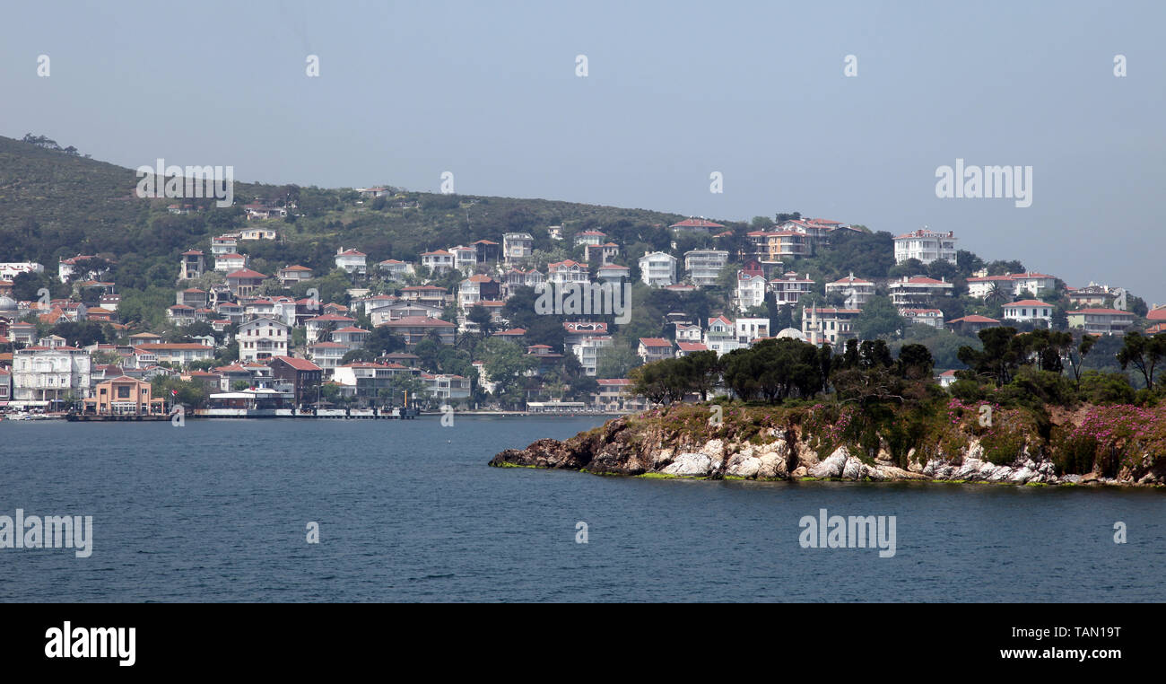 L'île Prince côte à Büyükada Mer de Marmara, Istanbul, Turquie. Buyukada est la plus grande île d'Istanbul. Banque D'Images