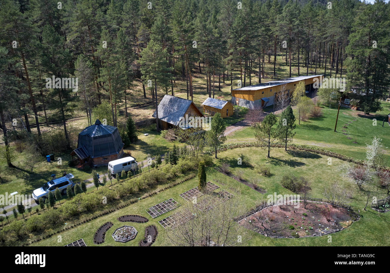 Drone vue d'Gorno-Altai avec vue sur le jardin botanique. La Russie, de l'Altaï Banque D'Images