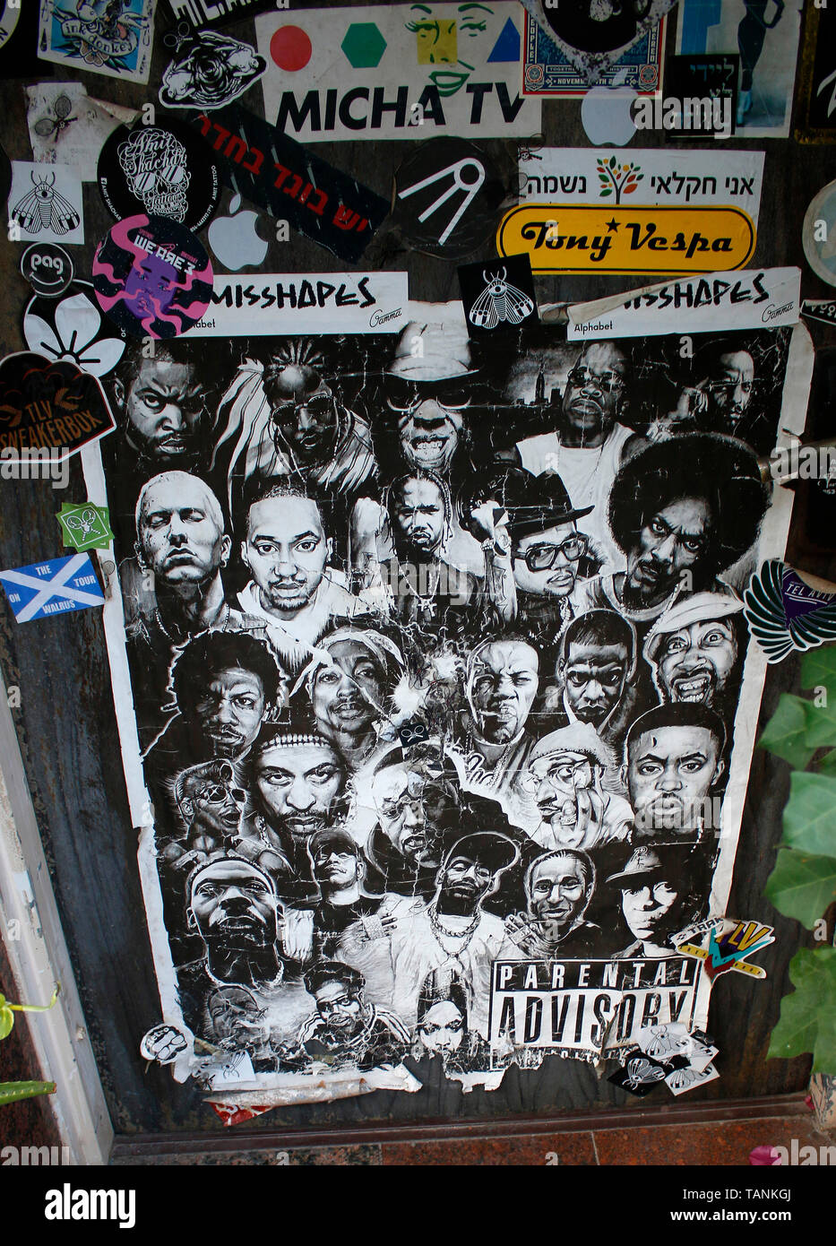 Aufkleber/ Hop-Groessen Hip Street Art mit wie Eminem, Dr. Dre, Ice Cube,  Ice T., Snoop Dogg, 50 cent u.a., Tel Aviv, Israël/ plage, mer Méditerranée  Photo Stock - Alamy