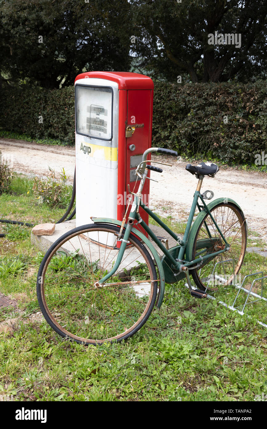 L'utilisation de combustibles fossiles et le transport vert, Radi, Province de Sienne, Toscane, Italie, Europe Banque D'Images