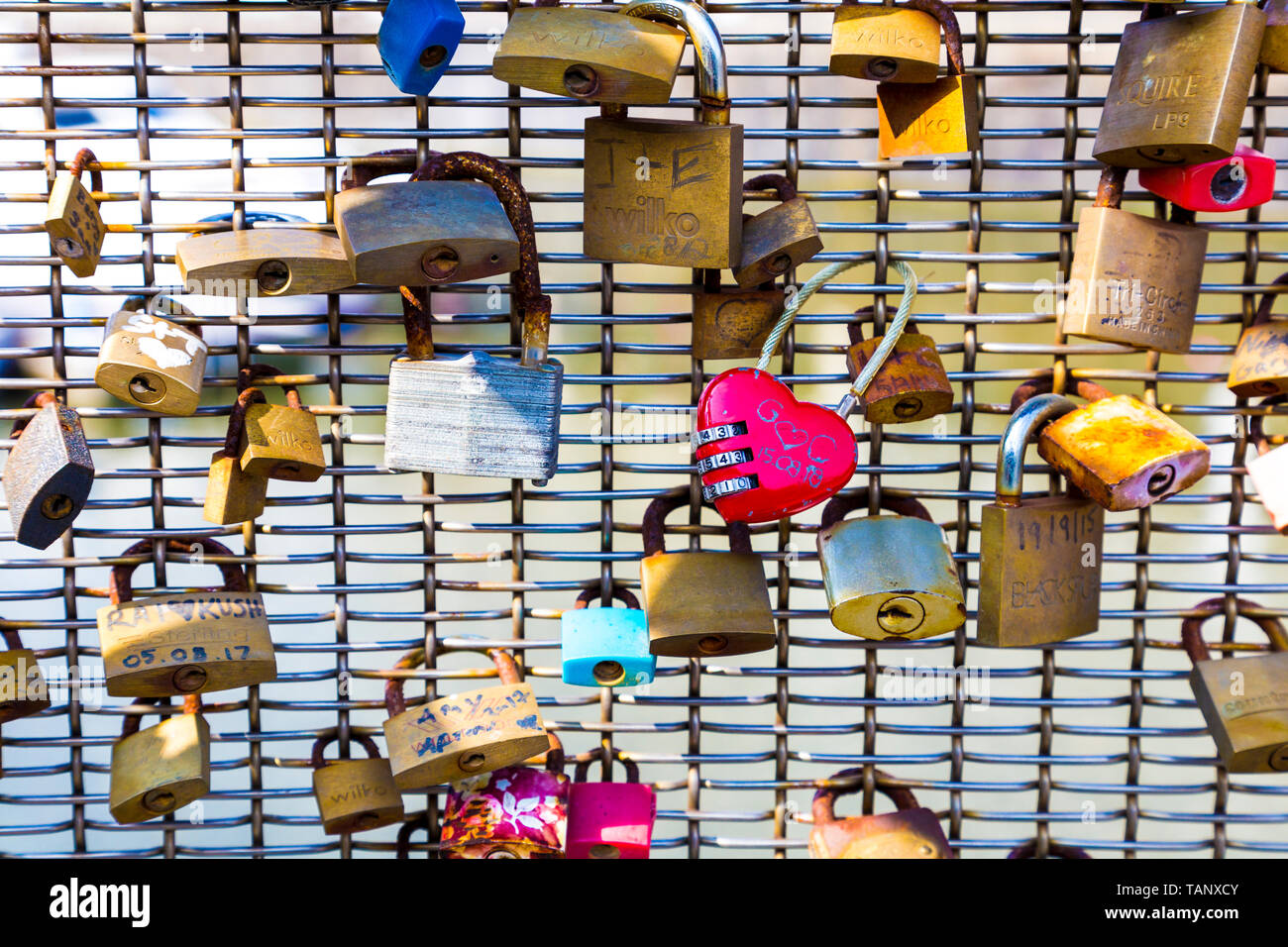 Locks attachées à Pero's Bridge, Bristol, Royaume-Uni Banque D'Images