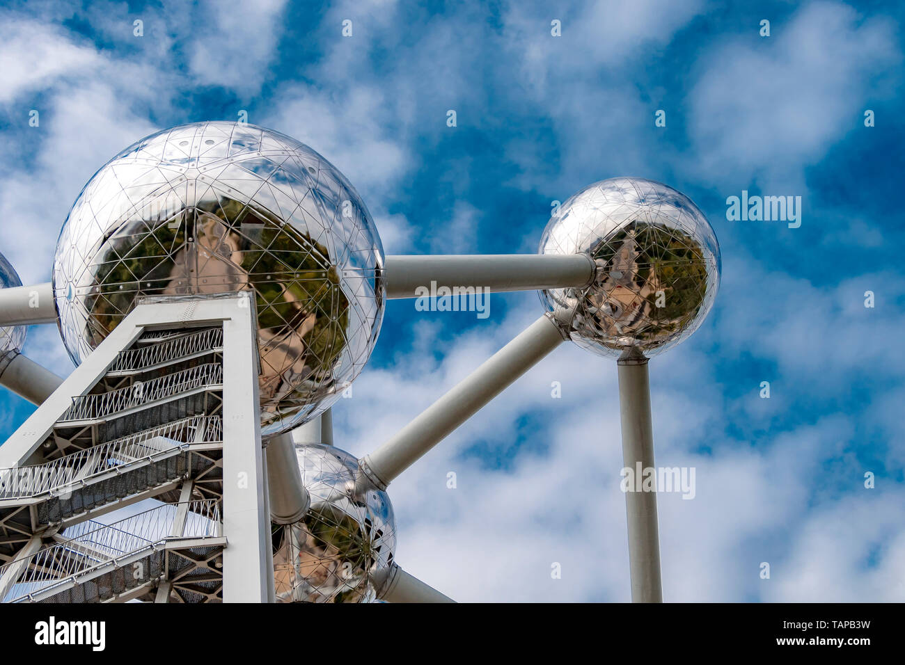 L'Atomium, une structure de sphères métalliques à Bruxelles, a l'origine construit pour l'Exposition Universelle de Bruxelles 1958, Bruxelles, Belgique Banque D'Images